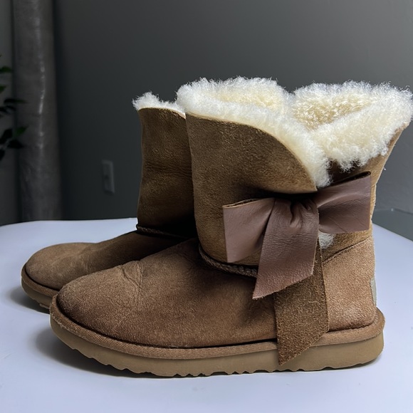 Girls UGG - Boot - Roll Up or Roll Down - Side Leather Bow - Size 3 - $32 - Picture 3 of 11